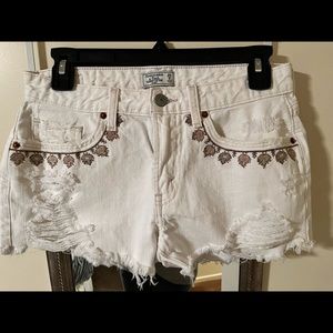 Abercrombie & Fitch Distressed White Harper Low Rise Denim Shorts 25 Small XS